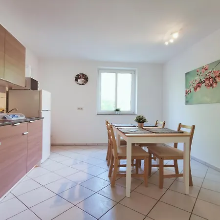 Schoene Mit Balkon In *