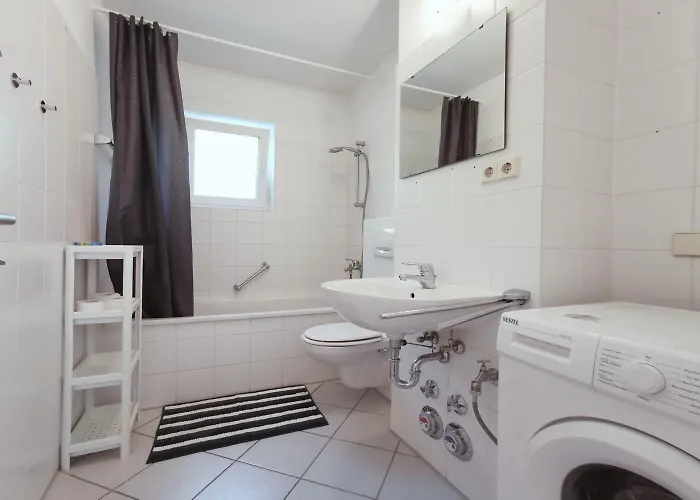 Schoene Mit Balkon In Apartamento